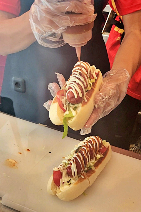 Odadog rudal Iran Aldi's Hotdog, Pondok Pinang, Jakarta. Foto: Azalia Amadea/kumparan