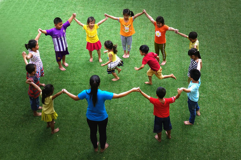 Ilustrasi anak sedang belajar di luar kelas. Foto: Pexels