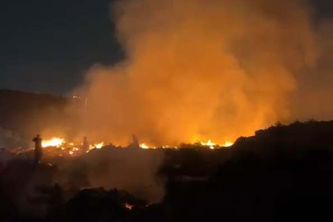 Kebakaran di tempat pembuangan sampah di Pegangsaan Dua, Kelapa Gading. Foto: Dok. Somand Center Damkar