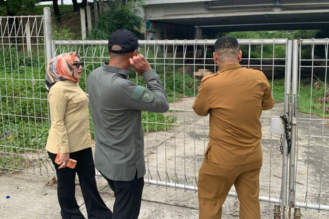 Pansus Rancangan Peraturan Daerah (Raperda) Rencana Tata Ruang Wilayah DPRD Kota Tangerang Selatan melakukan inspeksi lapangan ke lima titik lokasi terkait penataan ruang wilayah dan persoalan lingkungan. Foto: Dok. DPRD Tangsel