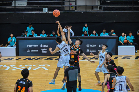 Campus League Basket Putra - Grup B, Universitas Kristen Petra (UKP) vs Universitas Widya Kartika (UWK) di GOR Unesa, Rabu (22/4). Foto: Campus League
