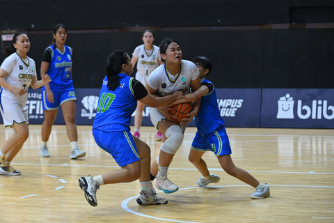 Campus League Basket Putra - Grup B, Universitas Kristen Petra (UKP) vs Universitas Widya Kartika (UWK) di GOR Unesa, Rabu (22/4). Foto: Campus League