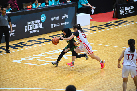 Campus League Basket Putri - Grup F, Universitas Surabaya (Ubaya) vs Universitas Negeri Surabaya (Unesa) di GOR Unesa, Rabu (22/4). Foto: Campus League