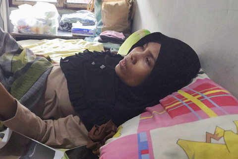 Mimi Maisyarah (48), wanita yang diduga menjadi korban malapraktik pengangkatan rahim tanpa persetujuan keluarga, saat ditemui di kediamannya, Selasa (21/4/2026). Foto: Amar Marpaung/kumparan