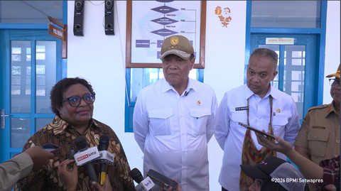 Wamendagri Ribka Haluk saat mendampingi Wapres Gibran Rakabuming Raka dalam kunjungannya ke Papua pada 20-22 April 2026. Foto: Kemendagri RI