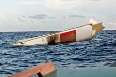 Puing mengapung di perairan Kepulauan Anambas. Foto: Dok. Istimewa