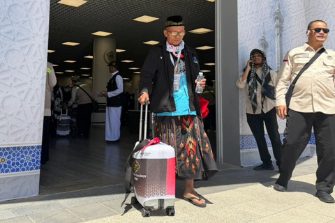 Kedatangan jemaah haji Indonesia lewat jalur Makkah Route atau fast track di Bandara Prince Muhammad Bin Abdul Aziz, Madinah. Foto: Lutfan Darmawan/kumparan