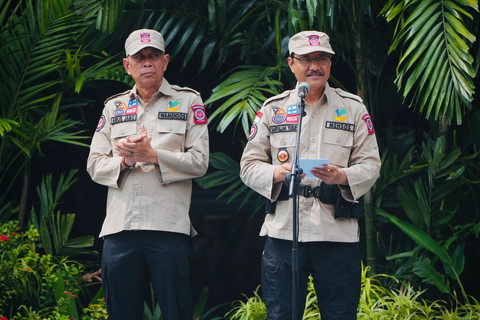Mensos Saifullah Yusuf (Gus Ipul) didampingi Wamensos Agus Jabo menghadiri Apel Peringatan HUT Tagana ke-22 di kantor Kemensos, Jakarta, pada Kamis (23/4/2026). Foto: Dok. Kemensos