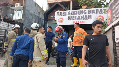 Petugas Damkar Kota Semarang saat diprank DC pinjol untuk menagih hutang. Foto: Dok. Istimewa