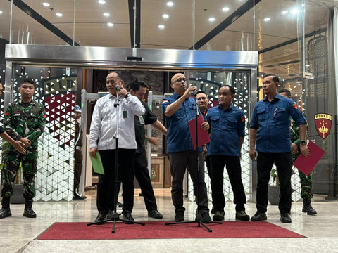 Konferensi pers terkait kasus korupsi pengelolaan tambang ilegal di wilayah Kalimantan Tengah periode 2016-2025 di Gedung Bundar Jampidsus, Kejaksaan Agung, Jakarta, Kamis (23/4/2026). Foto: Jeni Ritanti/kumparan