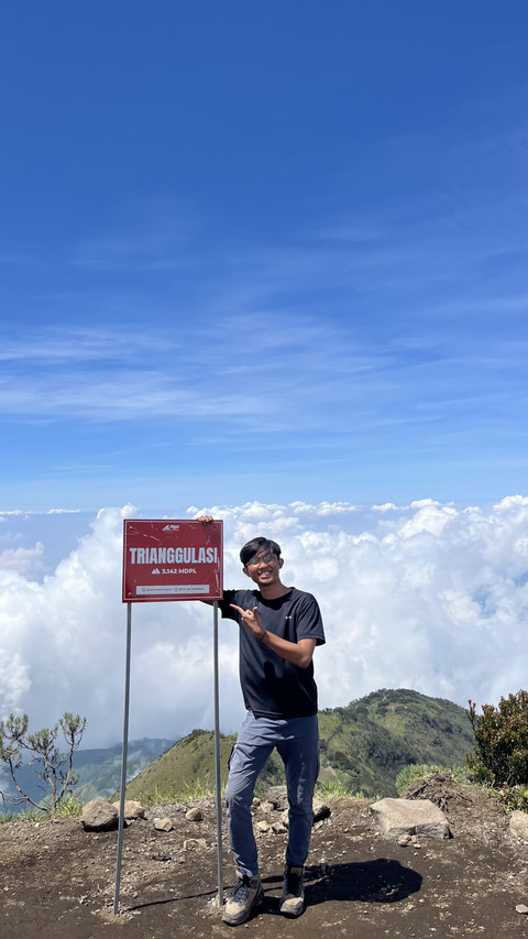 Triangulasi, puncak tertinggi Gunung Merbabu. Foto: Dokumentasi pribadi