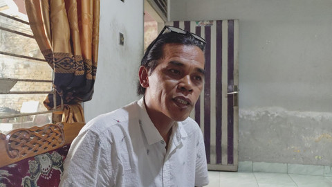 Penasihat Hukum Mimi, Ojahan Sinurat saat ditemui di kediaman Mimi, Jumat (24/4/2026). Foto: Amar Marpaung/kumparan