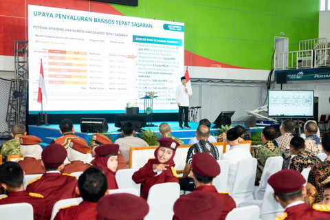 Menteri Sosial Saifullah Yusuf atau Gus Ipul melakukan sosialisasi Data Tunggal Sosial Ekonomi Nasional (DTSEN) kepada Operator Data Desa Kabupaten Majalengka di Gelanggang Guru Muda, Majalengka, Jawa Barat, Jumat (24/4/2026). Foto: Dok. Kemensos