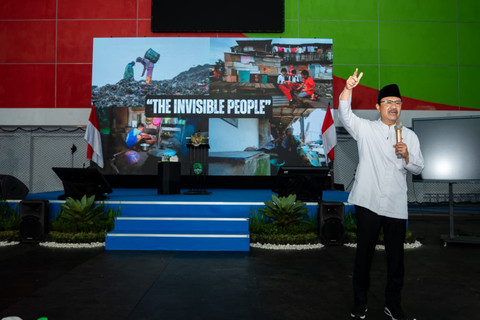 Menteri Sosial Saifullah Yusuf atau Gus Ipul melakukan sosialisasi Data Tunggal Sosial Ekonomi Nasional (DTSEN) kepada Operator Data Desa Kabupaten Majalengka di Gelanggang Guru Muda, Majalengka, Jawa Barat, Jumat (24/4/2026). Foto: Dok. Kemensos