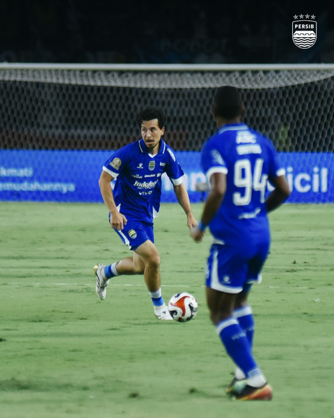 Pertandingan antara Persib Bandung dengan Arema FC dalam laga Super League di Stadion Gelora Bandung Lautan Api, Bandung, Jumat (24/4/2026). Foto: Instagram/ @persib