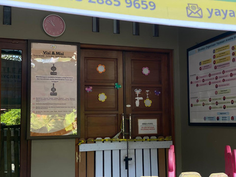Daycare di Jogja disegel garis polisi usai diduga terjadi praktik kekerasan dan penganiayaan terhadap anak yang dititipkan. Foto: Pandangan Jogja/Resti Damayanti