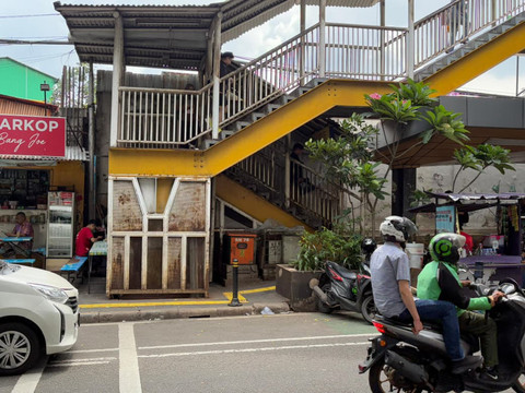 Jembatan Penyeberangan Orang (JPO) Stasiun Palmerah, Jakarta Pusat (25/4/2026). Foto: Kevin Daniel/kumparan