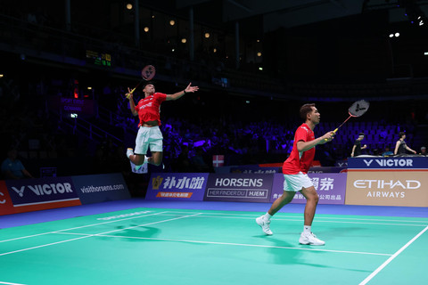 Fajar Alfian dan Muhammad Shohibul berhasil meraih kemenangan 21-14, 21-8 pada hari pertama Piala Thomas 2026, Jumat (24/4) di Forum Horsens, Denmark. Foto: Dok. Istimewa