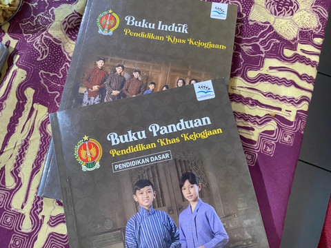 Buku panduan Pendidikan Khas Kejogjaan. Foto: Pandangan Jogja/Resti Damayanti
