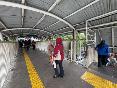 Jembatan Penyeberangan Orang (JPO) Stasiun Palmerah, Jakarta Pusat (25/4/2026). Foto: Kevin Daniel/kumparan
