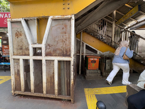 Jembatan Penyeberangan Orang (JPO) Stasiun Palmerah, Jakarta Pusat (25/4/2026). Foto: Kevin Daniel/kumparan