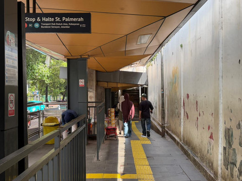 Jembatan Penyeberangan Orang (JPO) Stasiun Palmerah, Jakarta Pusat (25/4/2026). Foto: Kevin Daniel/kumparan