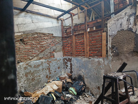 Kebakaran melanda sebuah Apotek di Jalan Abu Bakar Sidik Ruko B1, Kelurahan Rancanumpang, Kecamatan Gedebage, Kota Bandung pada Sabtu (25/4/2026). Foto: Dok. Polsek Gedebage