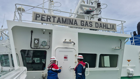 Kapal Pertamina Gas Dahlia saat berlabuh di Terminal LPG Tanjung Sekong Banten, Kamis (24/4/2026). Foto: Nabila Ulfa/kumparan