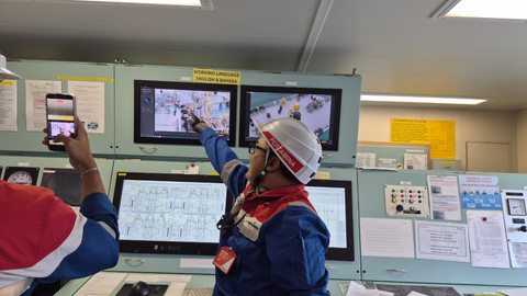 Kapal Pertamina Gas Dahlia saat berlabuh di Terminal LPG Tanjung Sekong Banten, Kamis (24/4/2026). Foto: Nabila Ulfa/kumparan