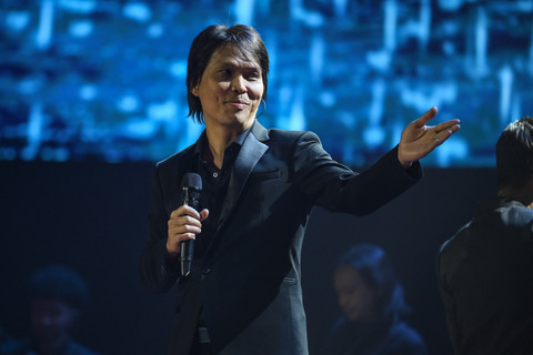 Penyanyi Once Mekel tampil dalam Badai Pasti Berlalu Live in Concert di Balai Sarbini, Jakarta, Sabtu (25/4/2026).  Foto: Hafidz Mubarak A/ANTARA FOTO