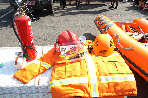 Sejumlah sarpras milik BPBD Kudus, Jawa Tengah dipamerkan saat Peringatan Hari Kesiapsiagaan Bencana 2026 di Alun-alun Simpang Tujuh Kudus pada Minggu (26/4/2026). Foto: Vega Ma'arrijil Ula/kumparan