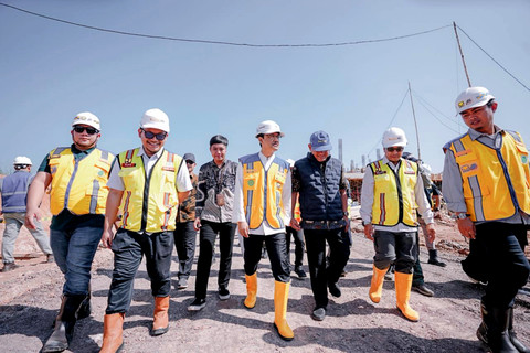 Menteri Sosial Saifullah Yusuf (Gus Ipul) meninjau pembangunan gedung permanen Sekolah Rakyat Provinsi Lampung di Kabupaten Lampung Selatan, Minggu (26/4/2026). Foto: Dok. Kemensos