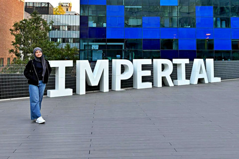 Yumna Afifah, alumni SMA Pradita Dirgantara 2025 yang kuliah S1 Geologi di Imperial College London, Inggris. Foto: Dok. Yumna Afifah