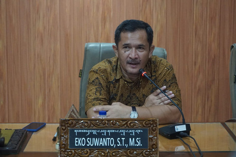 Ketua Komisi A DPRD DIY, Eko Suwanto, menjawab sejumlah pertanyaan wartawan pada Senin (26/4). Foto: Dok. Istimewa
