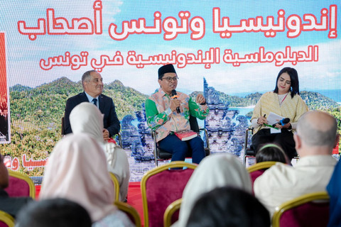 KBRI Tunis menggelar Diskusi Buku Indonesia Tunisia Sahabat di Pameran Buku Internasional Tunisia ke-40, Minggu (26/4/2026). Foto: KBRI Tunis 