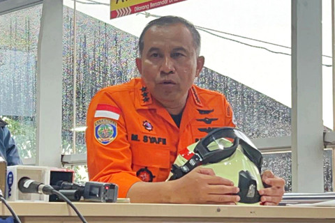 Kepala Basarnas Marsekal Madya TNI Mohammad Syafii saat jumpa pers update penanganan kecelakaan KRL Commuter Line dengan KA Argo Bromo Anggrek di Stasiun Bekasi Timur, Jawa Barat, Selasa (28/4/2026). Foto: Nauval Pratama/kumparan