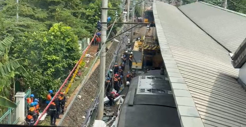 Proses evakuasi selesai. Lokomitif berhasil dilepas, Selasa (28/04/2026). Foto: Nauval/kumparan  