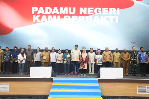 Mendagri Tito Karnavian pada acara Sosialisasi KPP, FLPP, dan PNM Wilayah Papua di Gedung Drs. Ec. Lambert Jitmau, Kota Sorong, Papua Barat Daya, Senin (27/4/2026) malam. Foto: Dok. Kemendagri