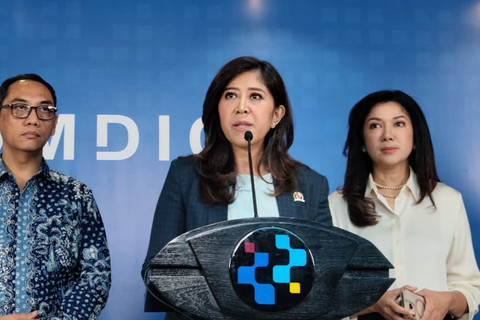 Menkomdigi Meutya Hafid dalam konferensi pers di Komdigi, Jakarta, Selasa (28/4/2026). Foto: Zamachsyari/kumparan