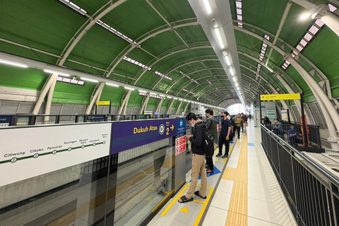 Suasana di Stasiun LRT Bekasi Barat, Bekasi, Rabu (29/4/2026). Foto: Kevin Daniel/kumparan