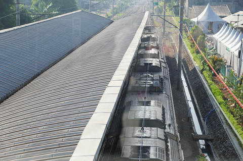 Suasana di Stasiun Bekasi Timur, Bekasi, Jawa Barat, Rabu (29/4/2026). Foto: Iqbal Firdaus/kumparan