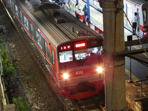 Stasiun Bekasi Timur. Foto: Fachrizal Dwi Setiawan/Shutterstock