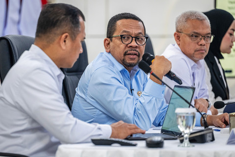 Kepala Bakom RI Muhammad Qodari memberikan keterengan pers Update PHTC peningkatan kualitas RSUD serta penguatan perlindungan pekerja dan kepastian hukum ketenagakerjaan di Auditorium Kantor Bakom RI, Jakarta, Rabu (29/4/2026). Foto: Bayu Pratama S/ANTARA FOTO
