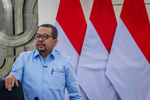 Kepala Bakom RI Muhammad Qodari bersiap memberikan keterangan pers terkait pembaruan PHTC, peningkatan kualitas RSUD, serta penguatan perlindungan pekerja dan kepastian hukum ketenagakerjaan di Auditorium Kantor Bakom RI, Jakarta, Rabu (29/4/2026). Foto: Bayu Pratama S/ANTARA FOTO