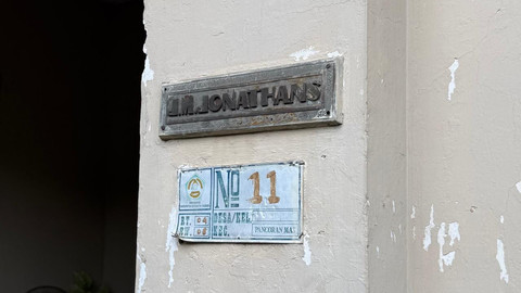 Papan nama presiden Depok terakhir. Foto: Kevin S. Kurnianto/kumparan