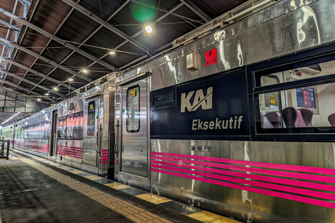 KA Argo Bromo Anggrek. Foto: Toto Santiko Budi/Shutterstock