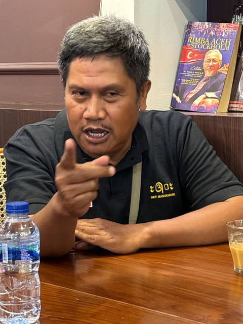 Bang Danuri dari Buana Pustaka menumpahkan kemarahannya pada penerbit bajakan di forum bersama Wamen Komdigi, Nezar Patria. Foto: ESP