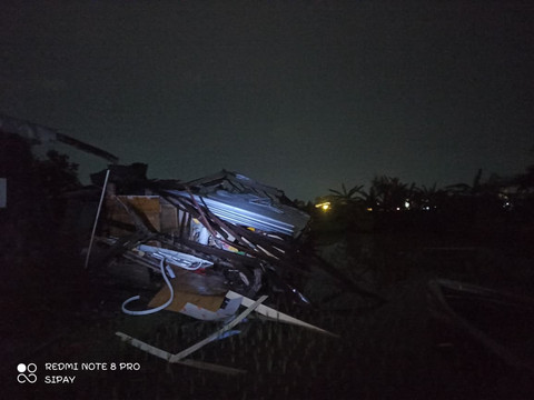 Angin puting beliung sebabkan atap sejumlah rumah di Kabupaten Sleman berterbangan, Rabu (29/4/2026). Foto: Dok. BPBD Kabupaten Sleman