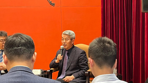 Member of the Pacific Economic Cooperation Council, Zhang Jianping, saat Konferensi Pers Linjia 7 Salon di Beijing, China, Senin (27/4/2026). Foto: Fariza Rizky Ananda/kumparan