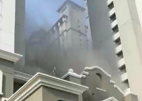 Asap membubung di Apartemen Mediterania, Jakarta Barat. Foto: Dok. Istimewa